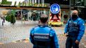 Een foto van boa's die handhaving van de coronamaatregelen verzorgen in Rotterdam