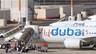 epa13272695 Passengers disembark a Flydubai flight at Ben Gurion International Airport near Tel Aviv, Israel, 30 September 2026. A Flydubai spokesperson confirmed that flight FZ 1073 from Dubai to Tel Aviv 'experienced an incident while en route' and was safely diverted to Tabuk Airport (TUU) in Saudi Arabia following a flight deck altercation.  EPA/ABIR SULTAN EPA
