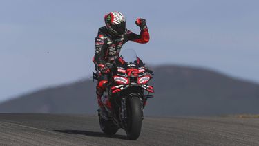 epa12511823 Aprilia Racing rider Marco Bezzecchi of Italy
celebrates after the MotoGP qualifying for the Motorcycling Grand Prix of Portugal, in Portimao, Portugal, 08 November 2025. The 2025 Motorcycling Grand Prix of Portugal is held at the Algarve International Circuit on 09 November.  EPA/JOSE SENA GOULAO