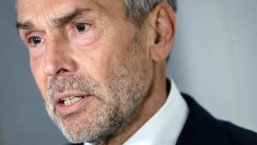 DEN HAAG - Demissionair premier Dick Schoof voorafgaand aan een debat in de Tweede Kamer over de aanstaande Europese top. ANP REMKO DE WAAL