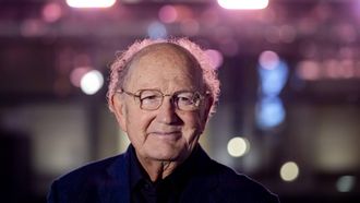 HILVERSUM - Joop van den Ende na de onthulling van een tentoonstelling over hem. In museum Beeld en Geluid is een online expositie gewijd aan de producent. ANP ROBIN VAN LONKHUIJSEN