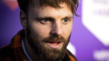 AMSTERDAM - Tim Hofman op de paarse loper voorafgaand aan de afterparty van The Best Social Awards 2022. De prijzen worden jaarlijks uitgereikt aan mensen en bedrijven die op een of andere manier uitblinken op sociale media. ANP RAMON VAN FLYMEN