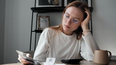 Ruim helft van Gen Z door druk van sociale media in de schulden