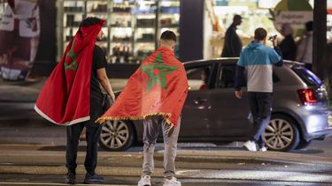 AMSTERDAM - Marokko-fans vieren op straat de overwinning na afloop van de wedstrijd Canada tegen Marokko in de achtste finale van het WK voetbal. LAURENS NIEZEN / ANP