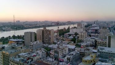 epa11745653 An aerial photograph taken with a drone shows buildings overlooking the Tigris River in central Baghdad, Iraq, 28 November 2024.  EPA/AHMED JALIL