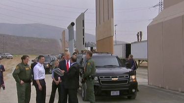  06 april - Trump stuurt militairen naar de grens