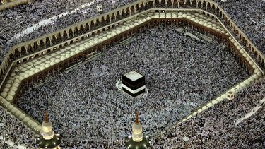 Een foto van honderdduizenden mensen bij de bedevaart naar Mekka