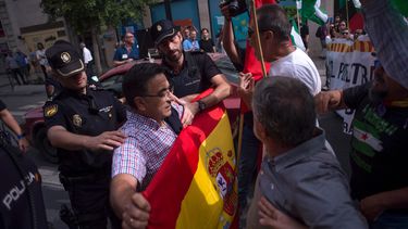 Spaanse regering gaat autonomie Catalonië opschorten