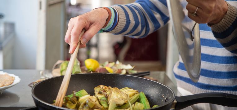 Olga (42) in Burenruzies: ‘Sinds mijn nieuwe buren er wonen, ruikt mijn hele huis naar hun eten’