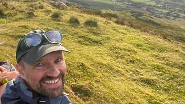 Job van Eunen (46) heeft regelmatig telefoongesprekken met wildvreemden: ‘Ik ben onverzadigbaar nieuwsgierig’