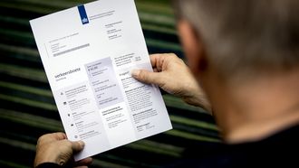 Telefoon in je hand? Dat kost je in 2027 450 euro: deze verkeersboetes worden duurder
