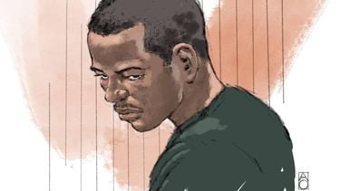 AMSTERDAM - Een rechtbanktekening tijdens de eerste voorbereidende zitting in de strafzaak tegen de man die verdacht wordt van de moord op de 17-jarige Lisa op 20 augustus 2025 in Duivendrecht. De verdachte is aangehouden in een asielzoekerscentrum van het Centraal Orgaan opvang asielzoekers (COA). Naast de moord op Lisa wordt hij ook verdacht van een verkrachting in Amsterdam en een poging tot seksueel geweld. ANP ALOYS OOSTERWIJK