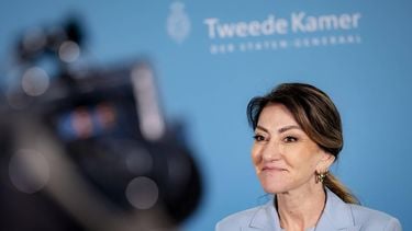 DEN HAAG - Fractievoorzitter Dilan Yesilgoz (VVD) staat de pers te woord na afloop van een gesprek met informateur Sybrand Buma over de ontstane situatie. Buma heeft aangegeven 