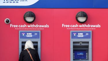 Geldautomaten spugen geld uit na hack in de VS. / AFP