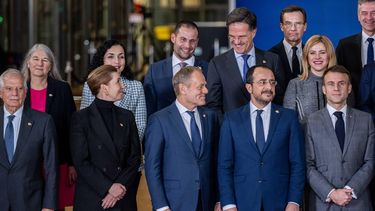BRUSSEL - Demissionair minister-president Mark Rutte tijdens de familiefoto op een top met leiders van de Europese Unie en de Westelijke Balkanlanden. Er werd onder meer gesproken over de toetreding van Oekraine tot de Europese Unie. ANP JONAS ROOSENS