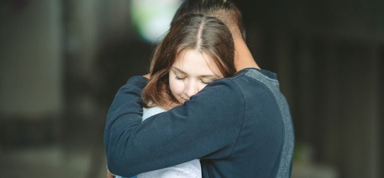 Relatie, vriendschap, man, vrouw, knuffel
