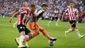 PSV en Ajax spelen gelijk (1-1) in Eindhoven