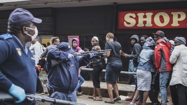 Polite Zuid-Afrika schiet op burgers tijdens lockdown
