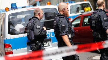 Twee doden door mes-aanval op Duits station
