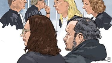 ROTTERDAM - Rechtbanktekening van linksboven de 2 OvJ’s, rechtsboven advocaten Silke Aerts en Simone Epema en onder Daisy W. en Johnny van den B. in de rechtbank van Rotterdam. De twee pleegouders uit Vlaardingen worden ervan verdacht hun pleegdochter zwaar te hebben mishandeld. De man en de vrouw werden aangehouden nadat hun 10-jarige pleegdochter een week eerder zwaargewond was opgenomen. Het meisje had botbreuken, hersenletsel en lag een tijd in coma. Ze blijft de rest van haar leven aangewezen op intensieve zorg. ANP ALOYS OOSTERWIJK