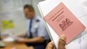 SCHIPHOL - Werkzaamheden marechaussee op Schiphol.  Op de afdeling Helpdesk Bureau Nooddocumenten, kan een tijdelijk noodpaspoort worden verstrekt. ANP XTRA GERALD VAN DAALEN