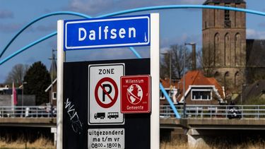 DALFSEN - Plaatsnaambord van Dalfsen. Voor twee kinderen die vermist zijn in Dalfsen is een Amber Alert uitgegeven. Het gaat om het 11-jarige meisje Leya'nyssa en de 6-jarige jongen M'qaydian, die voor het laatst zijn gezien op het station van de Overijsselse plaats. De twee zijn zus en broer. ANP VINCENT JANNINK
