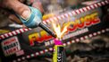 Pas op met dit 'gevaarlijke' vuurwerk dat mogelijk bij je thuis ligt: 'Valt om bij zuchtje wind en veroorzaakt brandwonden bij omstanders' kind bang voor vuurwerk