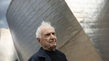 US architect Frank Gehry poses in front of the Guggenheim Bilbao Museum during its 25th anniversary celebrations in the Spanish Basque city of Bilbao on October 17, 2022. 
ANDER GILLENEA / AFP
