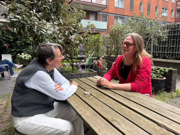 Chris (65) en Josee (80) willen niet eenzaam oud worden: ‘Hier hoef ik nooit uit te leggen wie ik ben’