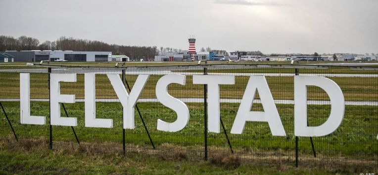LELYSTAD - Exterieur van Lelystad Airport. Volgens de commissie-Remkes moet de stikstofuitstoot rond Lelystad opnieuw worden berekend. Nu is de uitstoot waarschijnlijk te laag ingeschat. ANP JEROEN JUMELET