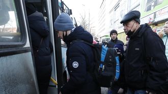 Mensen worden uit Oekraïne geëvacueerd