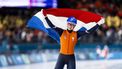 MILAAN - Marijke Groenewoud viert haar gouden medaille na het winnen van de finale van de massastart in het Milano Ice Park op de Olympische Winterspelen van Milaan en Cortina d'Ampezzo. SEM VAN DER WAL / ANP