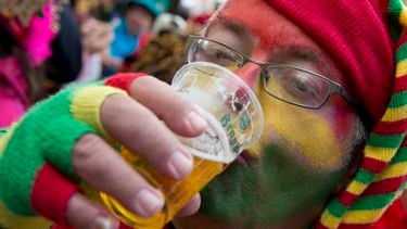 Nederlanders drinken meer bier tips besparen carnaval