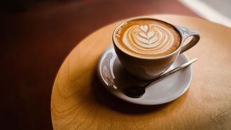 Nederlanders drinken 3,5 kopjes koffie per dag: Voedingscentrum legt uit wanneer het te veel wordt