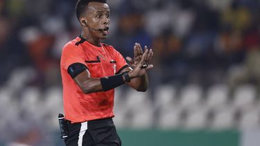 (FILES) Somalian referee Omar Abdulkadir Artan gestures during the Africa Cup of Nations (CAN) 2024 group D football match between Mauritania and Algeria at Stade de la Paix in Bouake on January 23, 2024. Award-winning Somali referee Omar Artan, set to be the first from his country to officiate at the World Cup, was denied entry to the United States, a sports ministry official told AFP on June 8, 2026. 
