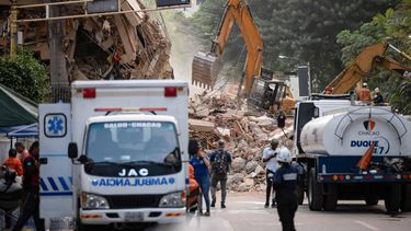 epa13065516 Rescue workers work at the scene in an earthquake-affected area of Caracas, Venezuela, 25 June 2026. The Venezuelan government said the death toll had risen to at least 235 and the number of injured to at least 4,300 following two powerful earthquakes, measuring magnitudes 7.2 and 7.5, that caused particularly severe devastation in La Guaira state.  EPA/Ronald Peña R