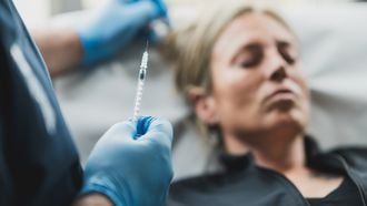 Opgebiecht: ‘Mijn man weet niet dat ik botox gebruik’