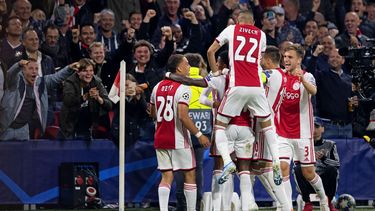 Ajax flitsend van start in Champions League 