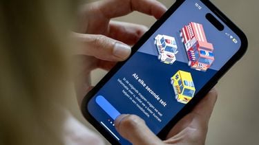 LLUSTRATIE - De 112NL app op een mobiele telefoon. Met deze applicatie van de Nederlandse hulpdiensten kan een gebruiker in een noodsituatie de meldkamer bereiken. ANP KOEN VAN WEEL