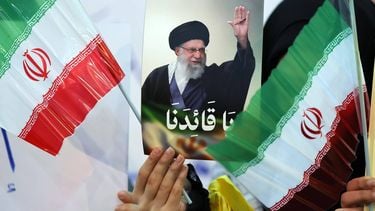 epaselect epa12682928 A Hezbollah supporter carries a portrait of the Iranian Supreme Leader Ayatollah Ali Khamene during a rally in solidarity with the Islamic Republic of Iran in the Dahieh suburb of Beirut, Lebanon, 26 January 2026. Thousands of supporters gathered to express solidarity with the Islamic Republic of Iran and condemn perceived 'insults and sabotage directed at Supreme Leader Ayatollah Ali Khamenei.  EPA/WAEL HAMZEH