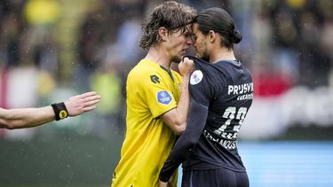 SITTARD - (l-r) Jasper Dahlhaus of Fortuna Sittard en Anis Hadj Moussa of Feyenoord tijdens de Nederlandse Eredivisie wedstrijd tussen Fortuna Sittard en Feyenoord in het Fortuna Sittard stadion op 3 mei 2026 in Sittard, Nederland. TOBIAS KLEUVER / ANP