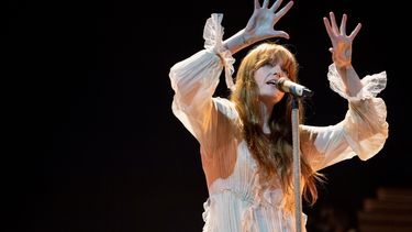 In beeld: Florence + The Machine in Ahoy Rotterdam