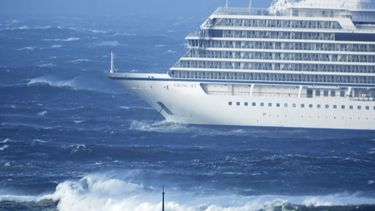 Noors cruiseschip vaart weer, 300 man geëvacueerd