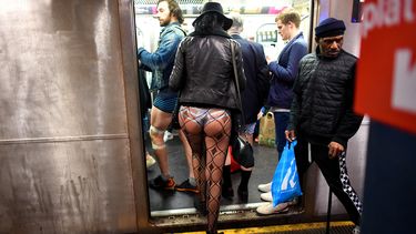 Vandaag is dé dag om zonder broek met de metro te gaan