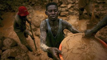 Goudmijn in Congo stort in, zeker vijftig doden
