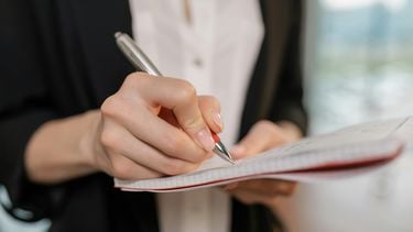 Schrijven met de hand belangrijker is dan ooit volgens neurowetenschappers