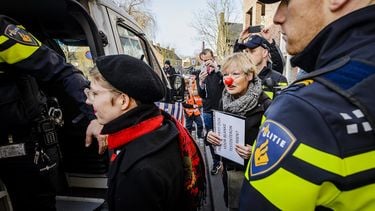 Een aantal van de PVV-demonstranten werden opgepakt, omdat ze weigerden te vertrekken ondanks dat de politie dat had gezegd. Foto: ANP