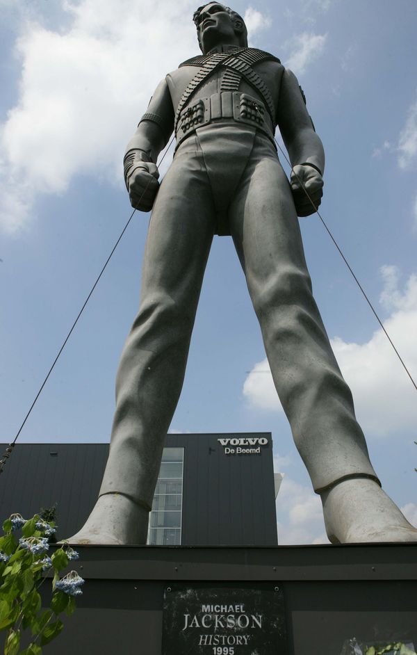 Standbeeld MJ weg: Hij blijft belangrijk voor muziek