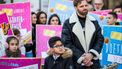 Tim Hofman voert actie voor een ruimer kinderpardon. Foto: ANP