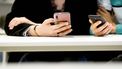 AMSTERDAM - Leerlingen van het ROC Amsterdam volgen een les op hun smartphone. Klassewerk is een nieuwe lesmethode waar vakspecialisten praktijkles aan mbo-studenten geven via Instagram Live. ANP KOEN VAN WEEL